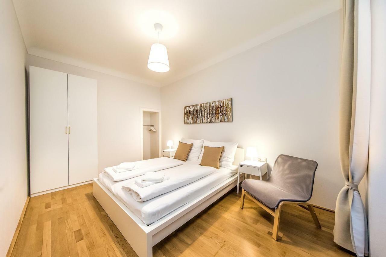 Beautiful City Apartment At Famous Ballgasse Відень Екстер'єр фото