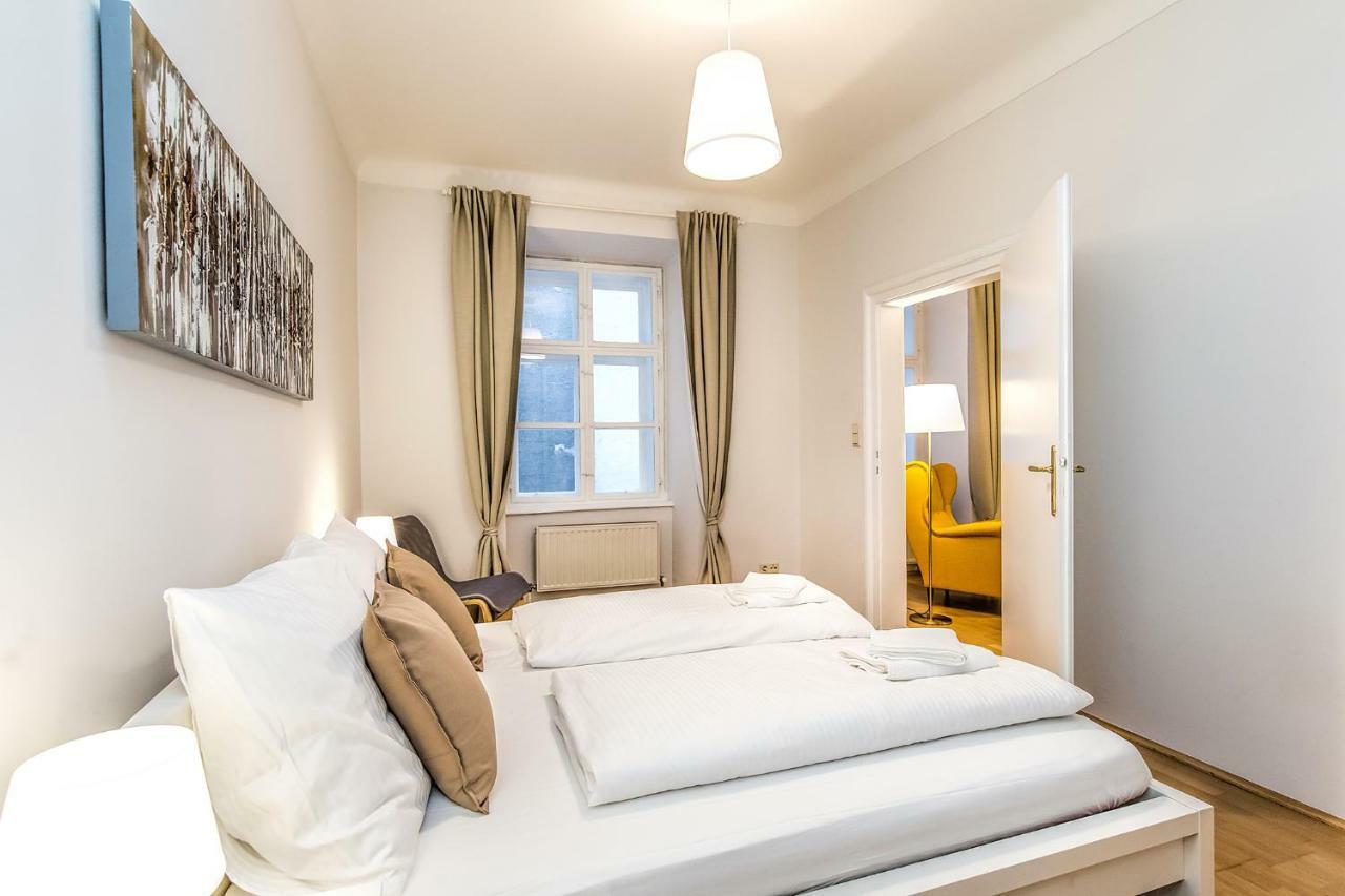 Beautiful City Apartment At Famous Ballgasse Відень Екстер'єр фото