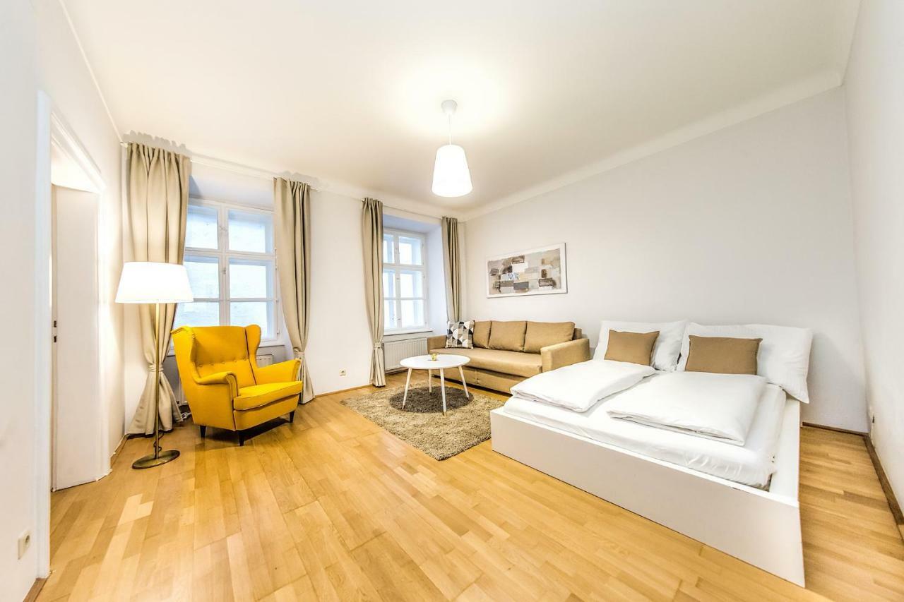 Beautiful City Apartment At Famous Ballgasse Відень Екстер'єр фото